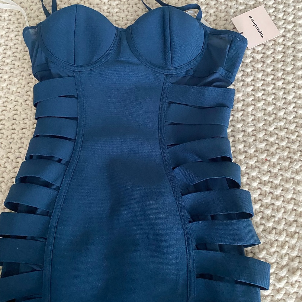 Dark blue skin tight dress will make you look snatched and so great 🥰